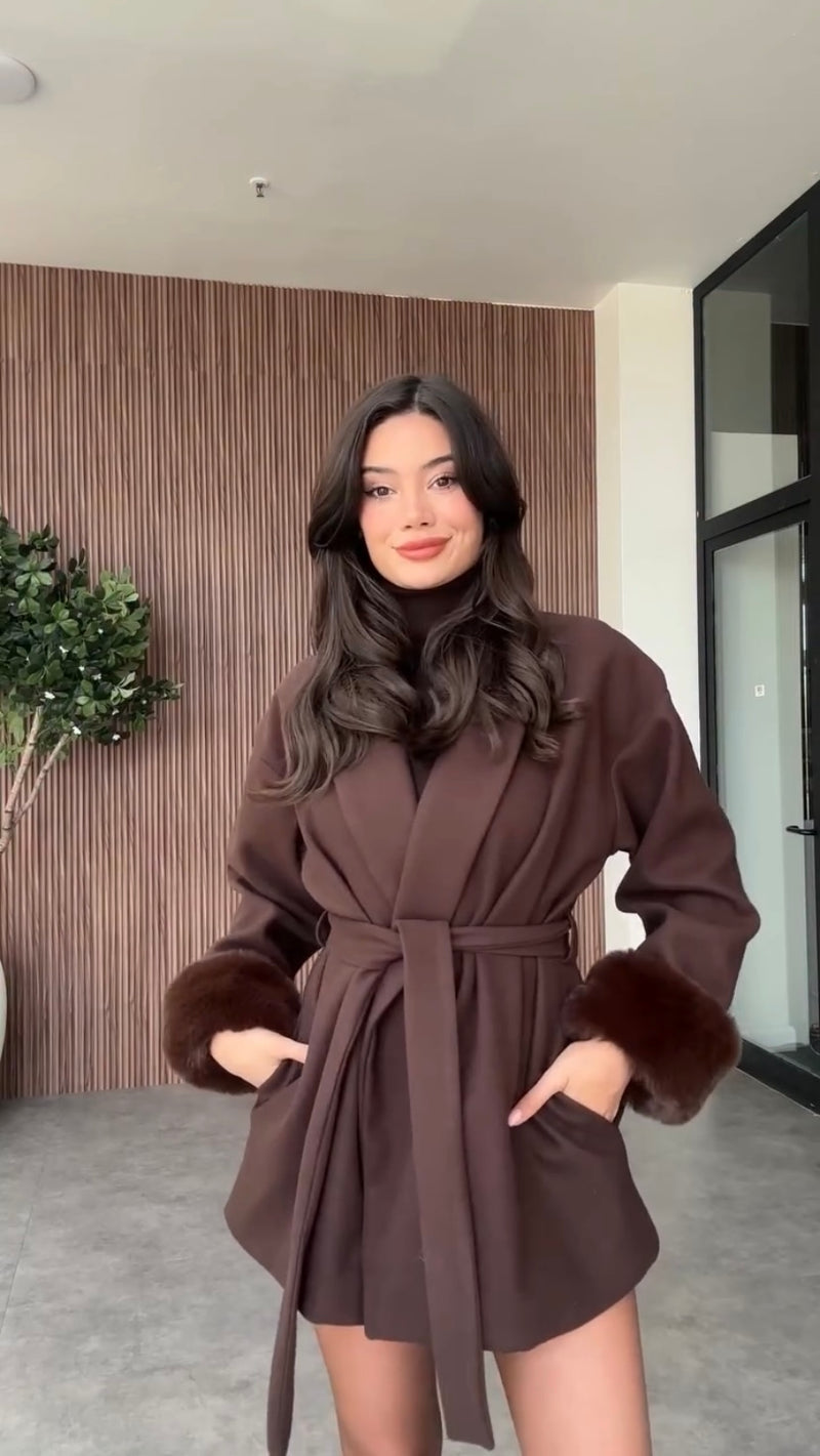 Manteau Fourrure Élégance